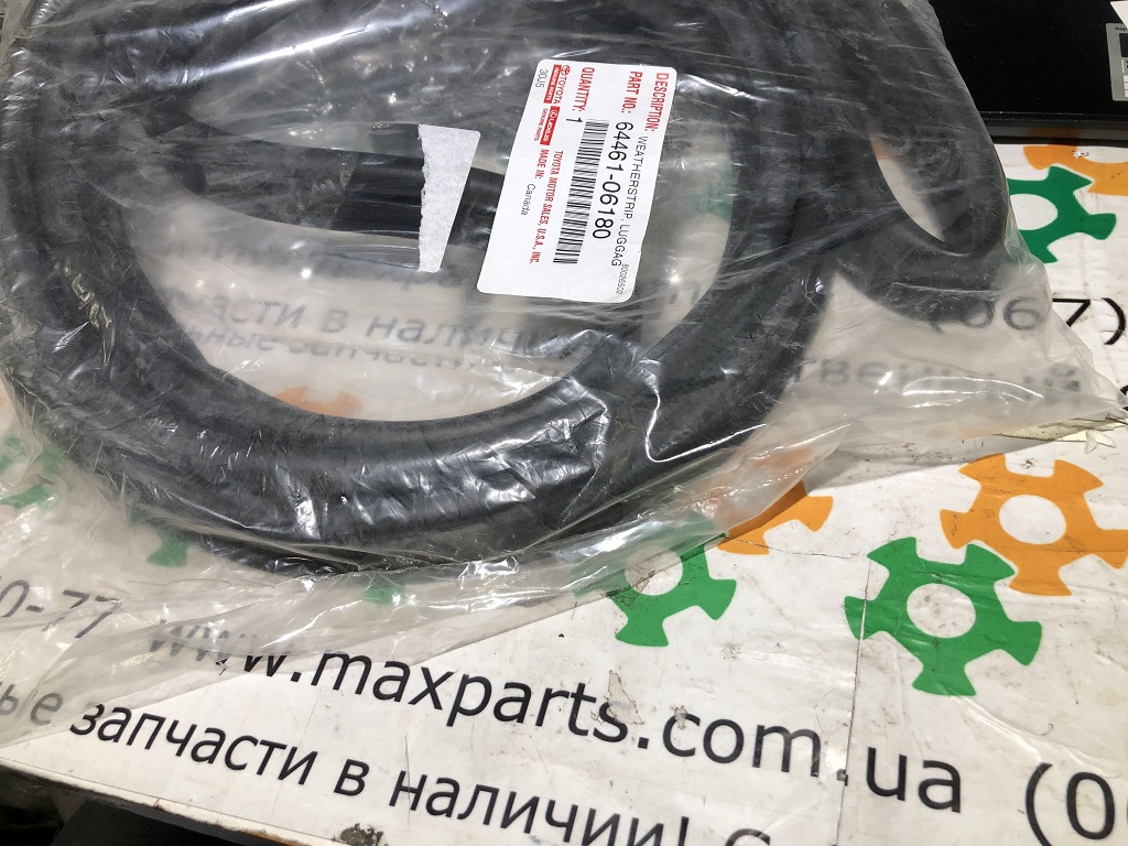 6446106180 64461-06180 Оригинал уплотнитель крышки багажника Toyota Camry  50 55